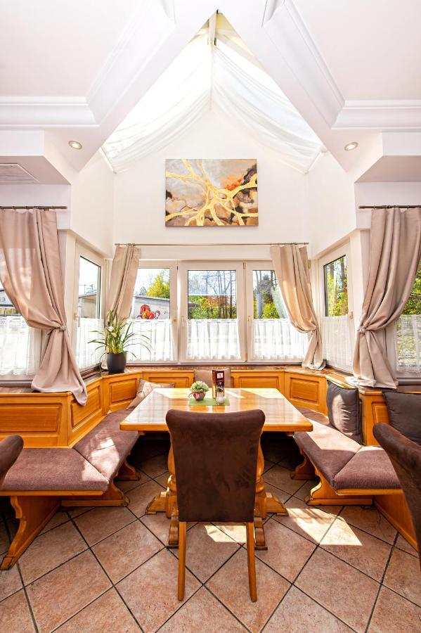 Hotel Wiental Pressbaum Buitenkant foto