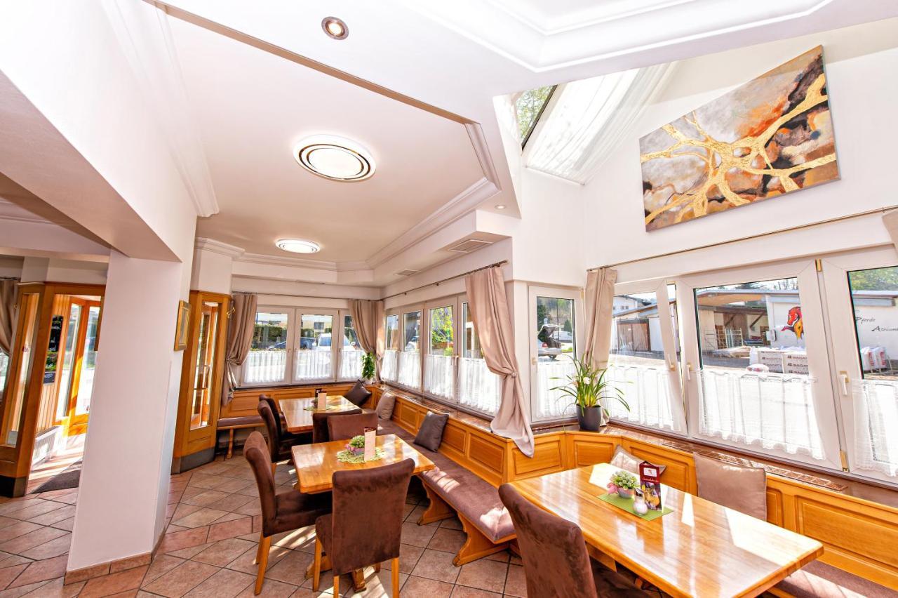 Hotel Wiental Pressbaum Buitenkant foto