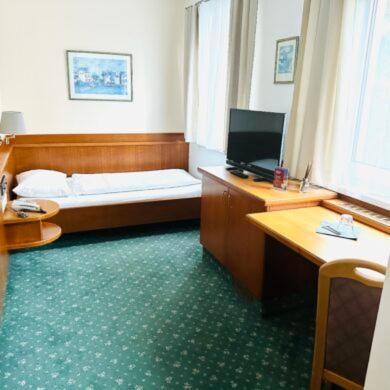 Hotel Wiental Pressbaum Buitenkant foto